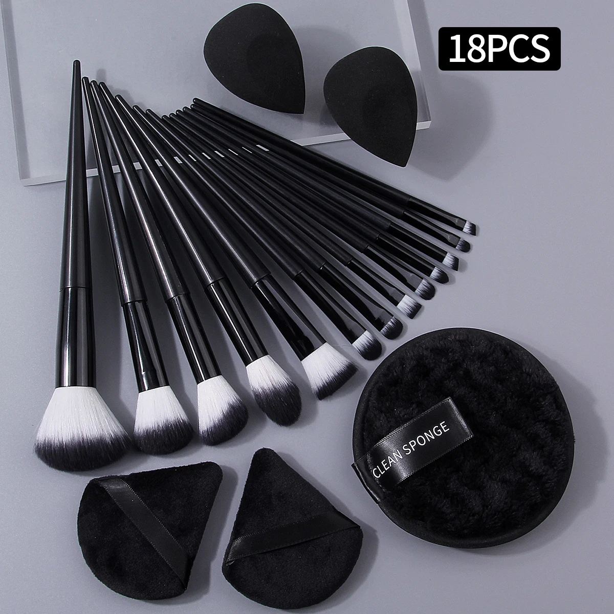 18-delige multifunctionele gezichtsmake-upborstelset + zachte make-upspons ei driehoekige poederdons + ronde reinigingspoederdons