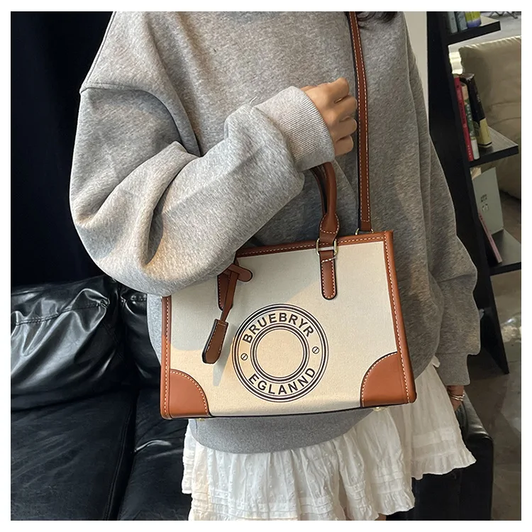 กระเป๋าโท้ทขนาดใหญ่สำหรับผู้หญิง กระเป๋าสะพายอเนกประสงค์ และกระเป๋าสะพายข้างขนาดใหญ่ ใช้งานได้ทุกวัน สไตล์มินิมอล