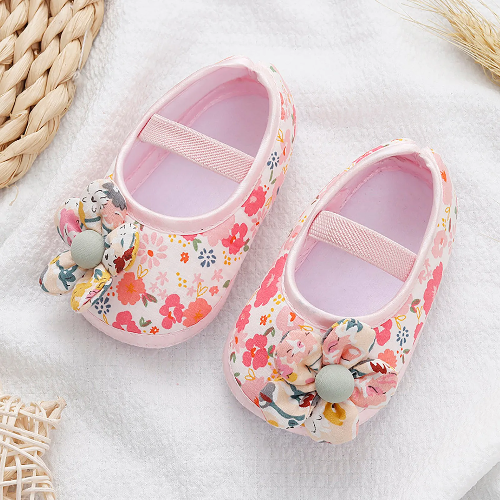 

Baby Girls Soft Toddler Shoes Infant Toddler Walkers Shoes Colorful Flowers Princess Shoes Sandals Flat Walkers Shoes