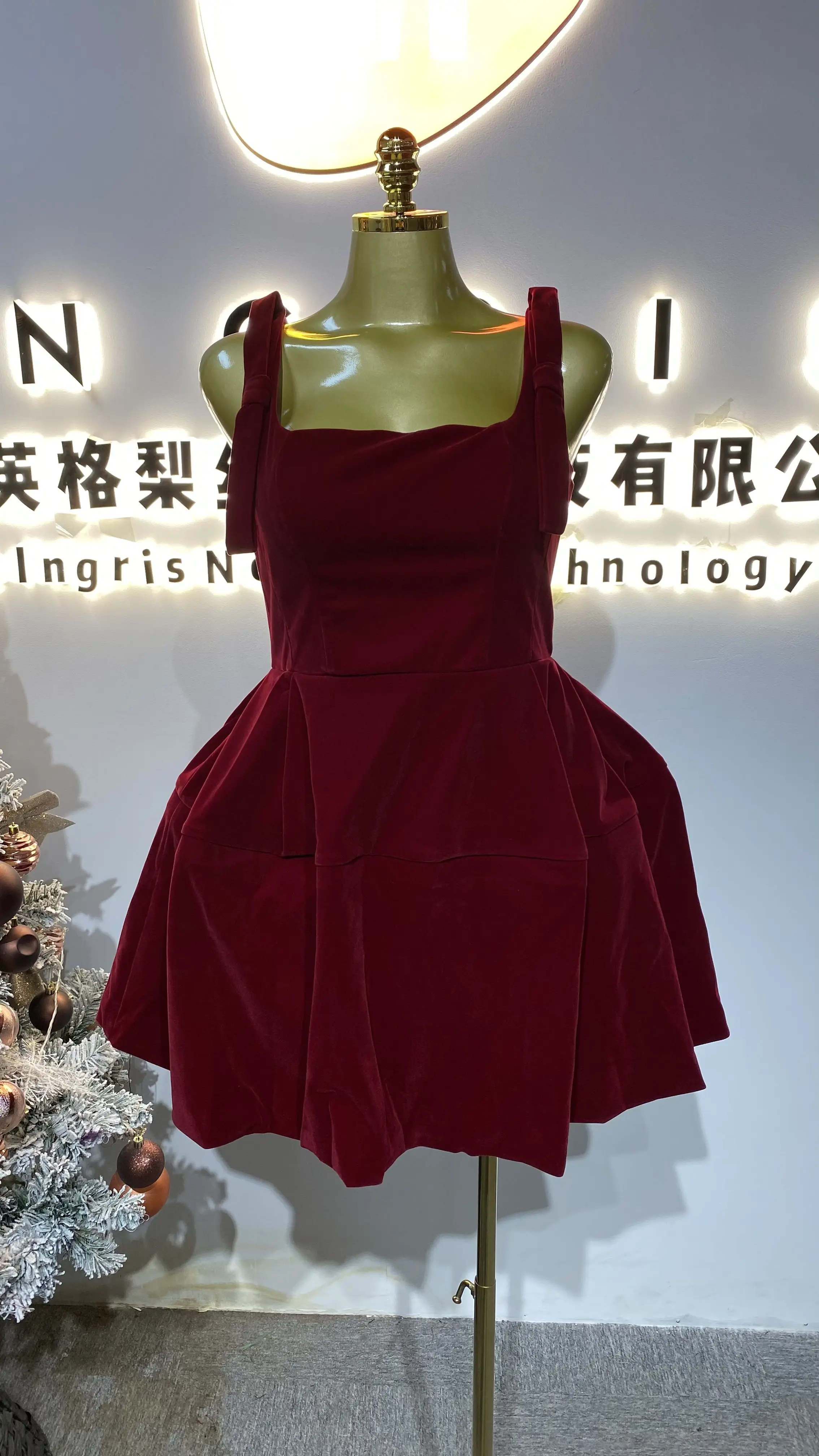 

Retro French mini velvet dress, slim fit, voluminous short skirt, solid color, sexy girl.-GZXX520