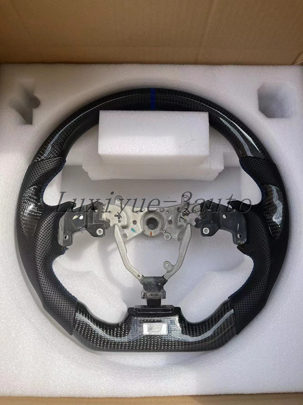 

Real Carbon fiber Steering wheel Farme+Perforated leather+3,9 point Carbon fiber horn For Lexus IS250 IS300 IS350 ISF