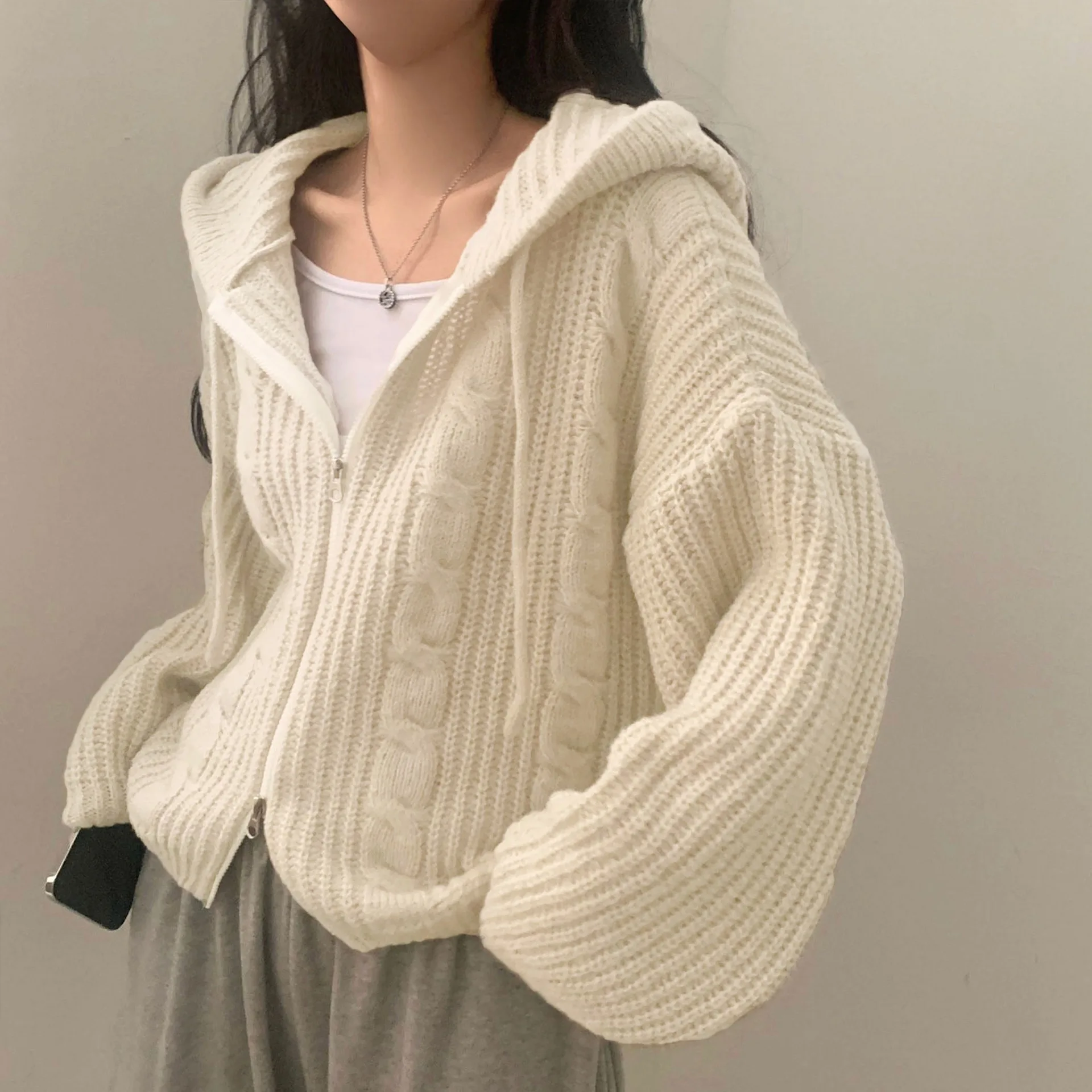 Damen-Strickjacke mit Zopfmuster und Kapuze, Übergroße Strickjacke mit Reißverschluss, Lässige Gemütliche Strickware für Herbst & Winter