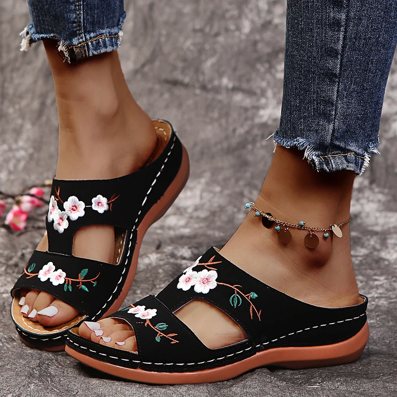 Summer Shoes for Women Fashion Embroider Female Soft Slippers Outdoor Open Toe Women\'s Wedge Slippers Casual Beach Shoes 2023