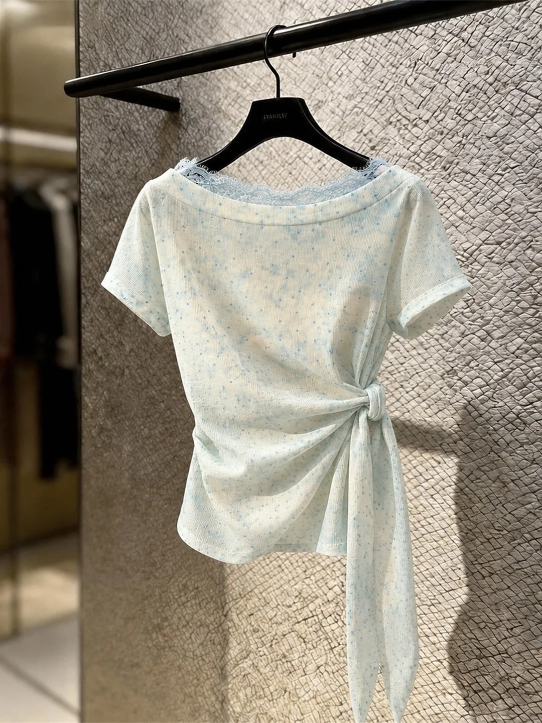 

Elegant Lace Splice Slimming Top Korean Style Commute Short Sleeve Pull over Summer 2026 Fashionable Silk Women's Shirt