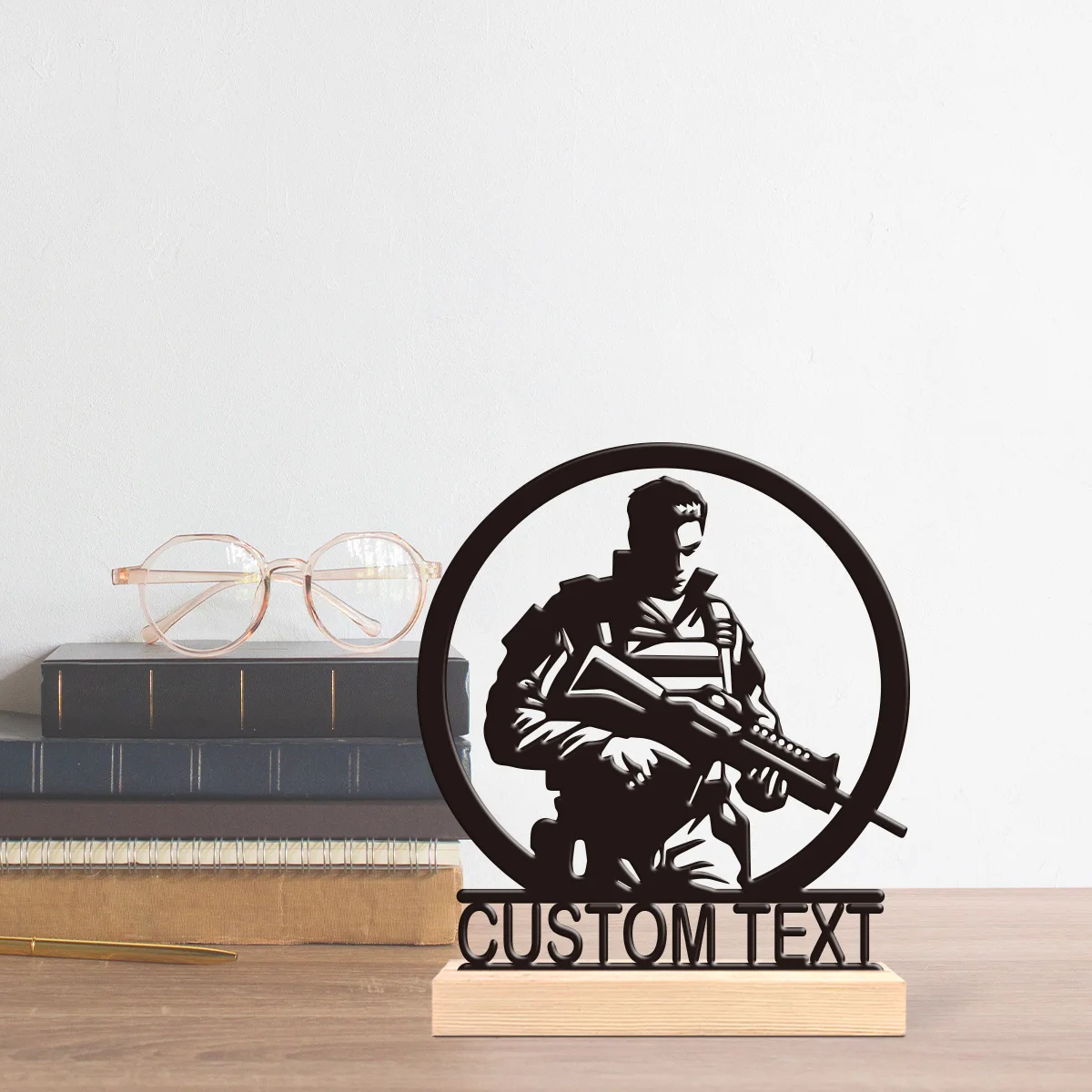 1 pièce d'ornements métalliques avec noms personnalisables, nom personnalisable avec base en bois, cadeau de nouvelle maison pour amis, ornements décoratifs