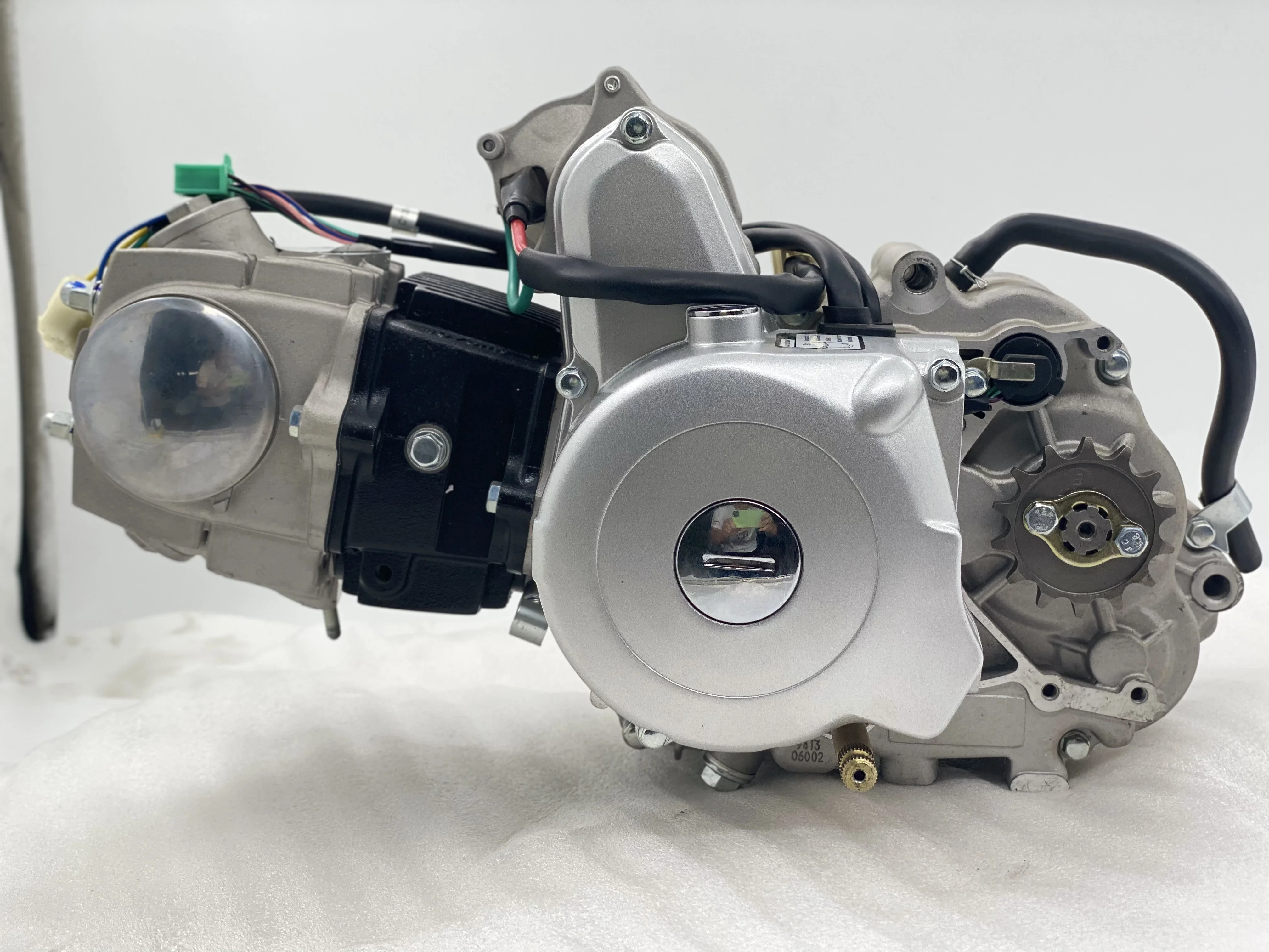 DAYANG 125cc محرك دراجة نارية اسطوانة واحدة 4 السكتة الدماغية نمط الهواء الكهربائية طريقة المنشأ الإشعال CDI بدء مكان ركلة الباردة