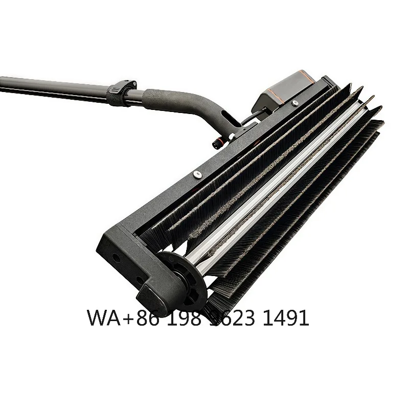 lIndustrial cleaning brush for exterior wall and solar panel, efficient in removing bird droppings, garden dirt stains