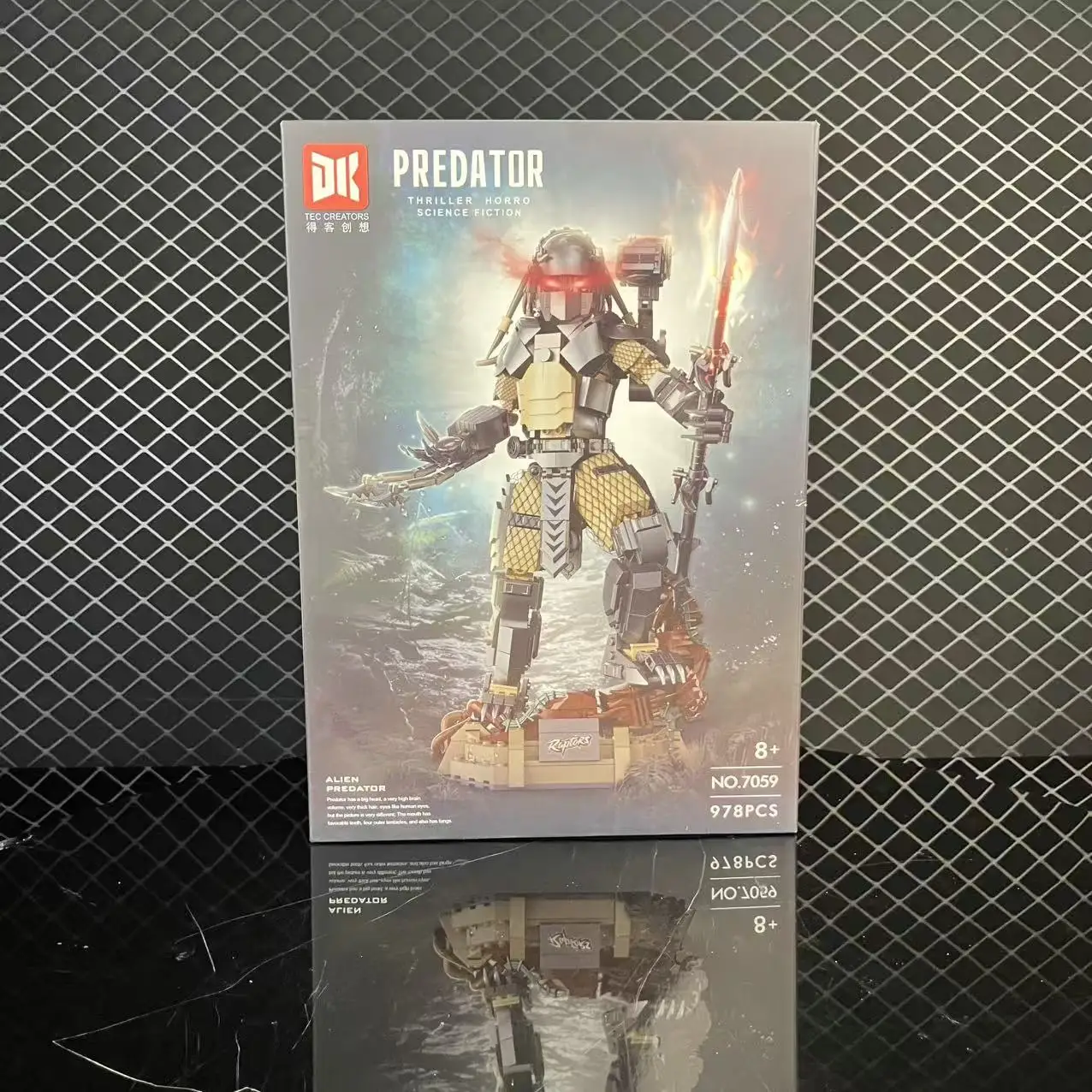 

Predator Alien Creature 978PCS Construction Brick Model Collectible Building Blocks Sci Fi Display Toy Kit for Fans