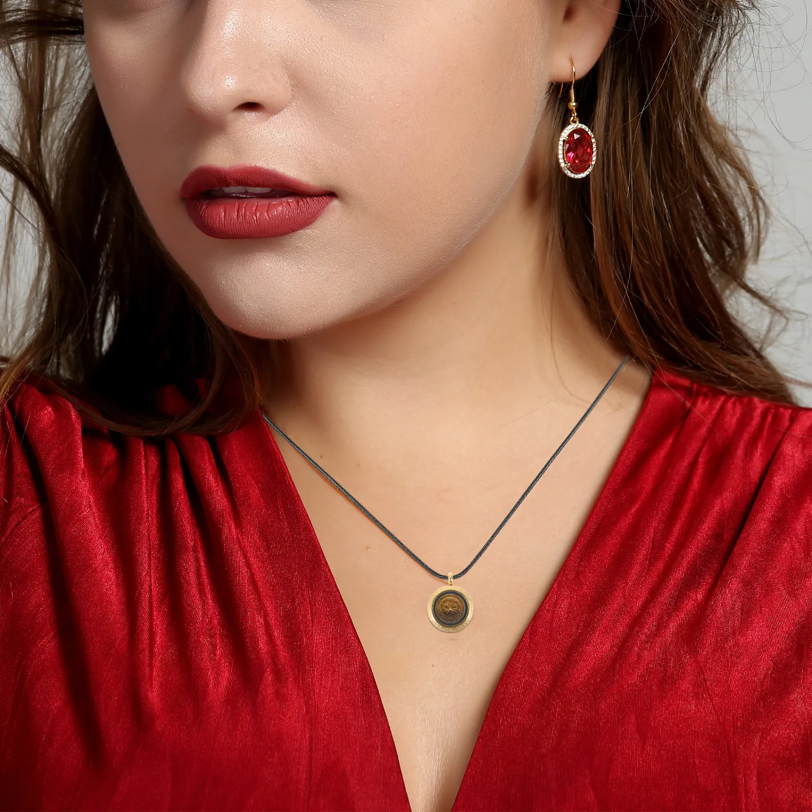 Floating Round Stainless Steel - Resin Art Necklace 评论和价格