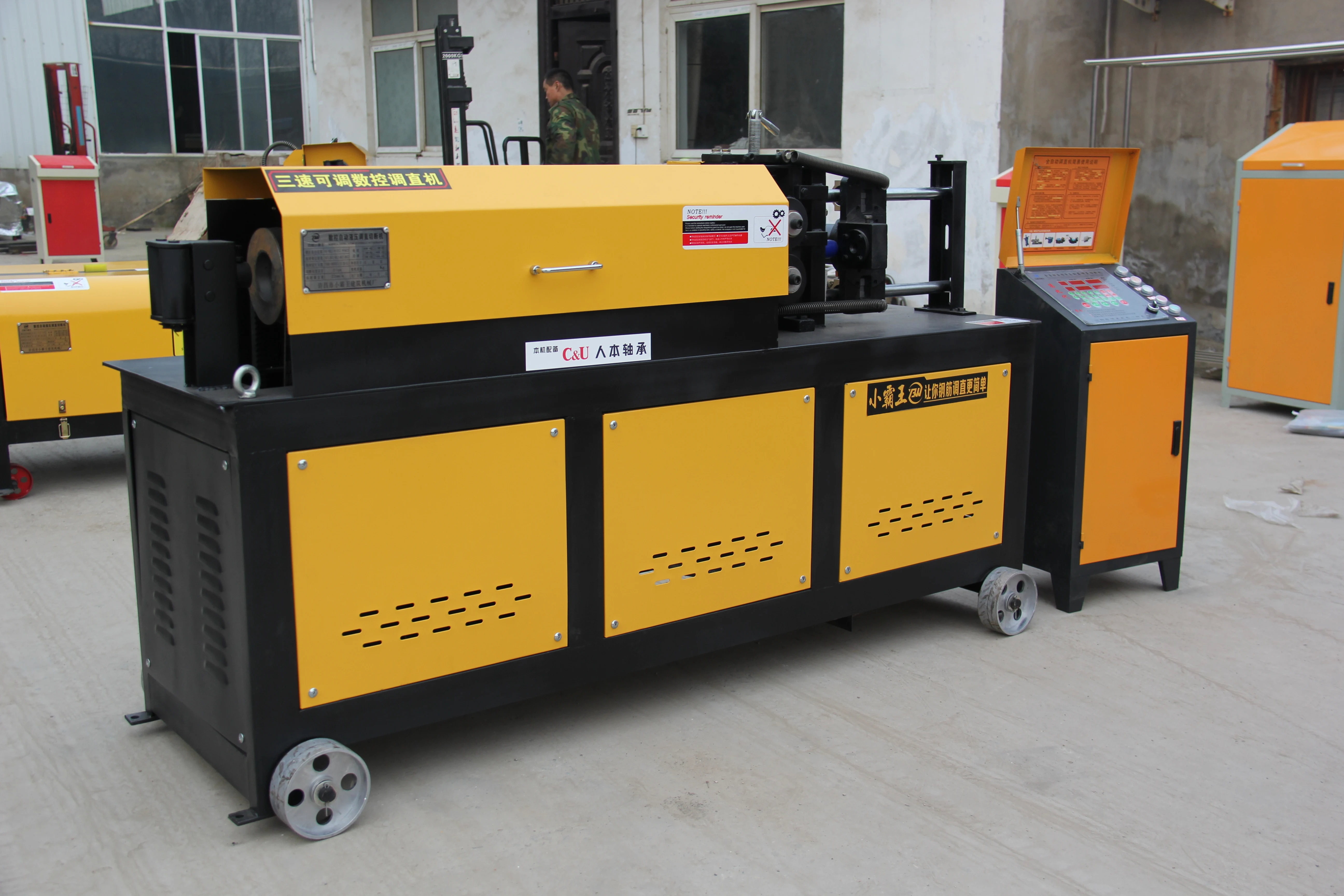 آلة تمليس وتقطيع حديد التسليح، ومكواة فرد حديد التسليح وآلات إصلاح قطع غيار محلات إصلاح الأسلاك المتوفرة