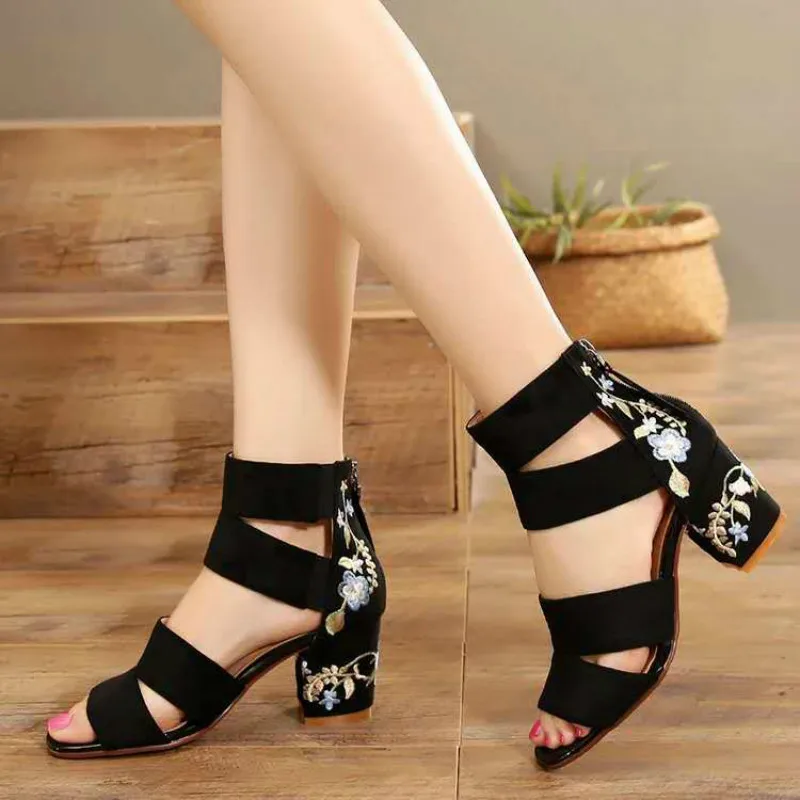 Ethnic Style Embroidered Mid-heel Sandals Women 2022 Summer All-match Thick Heel Elegant Retro Open Toe Embroidered Shoes Women