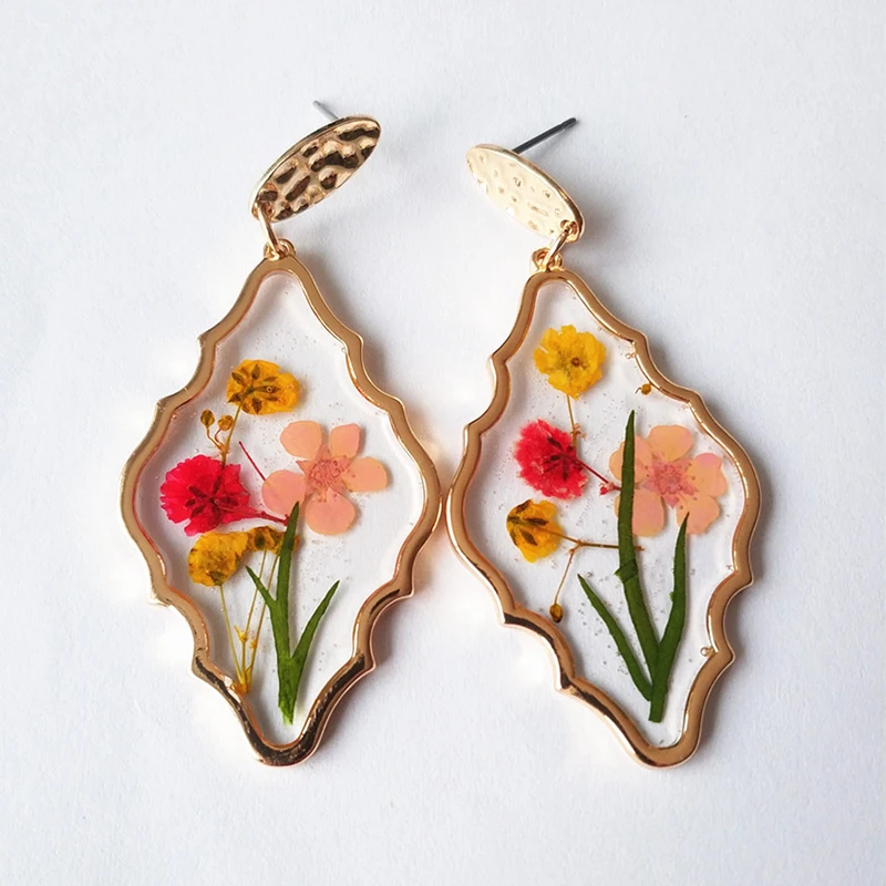 Unique Immortal Flower Earrings Epoxy Resin Pressed Flower Natural Earrings Sweet Floral Drop Earrings For Holiday Boho Jewelry