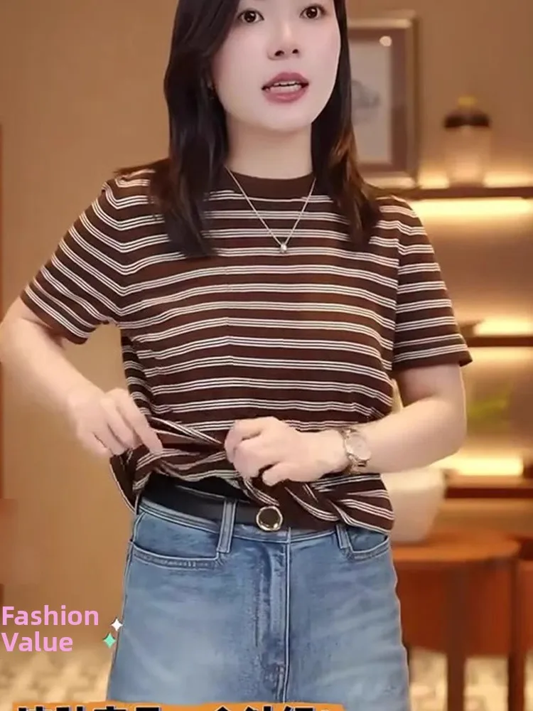 Comfortable round Ne Striped Color Blo ort Sve T-irt Korean Sle Base irt Faionable Summer Design Sense