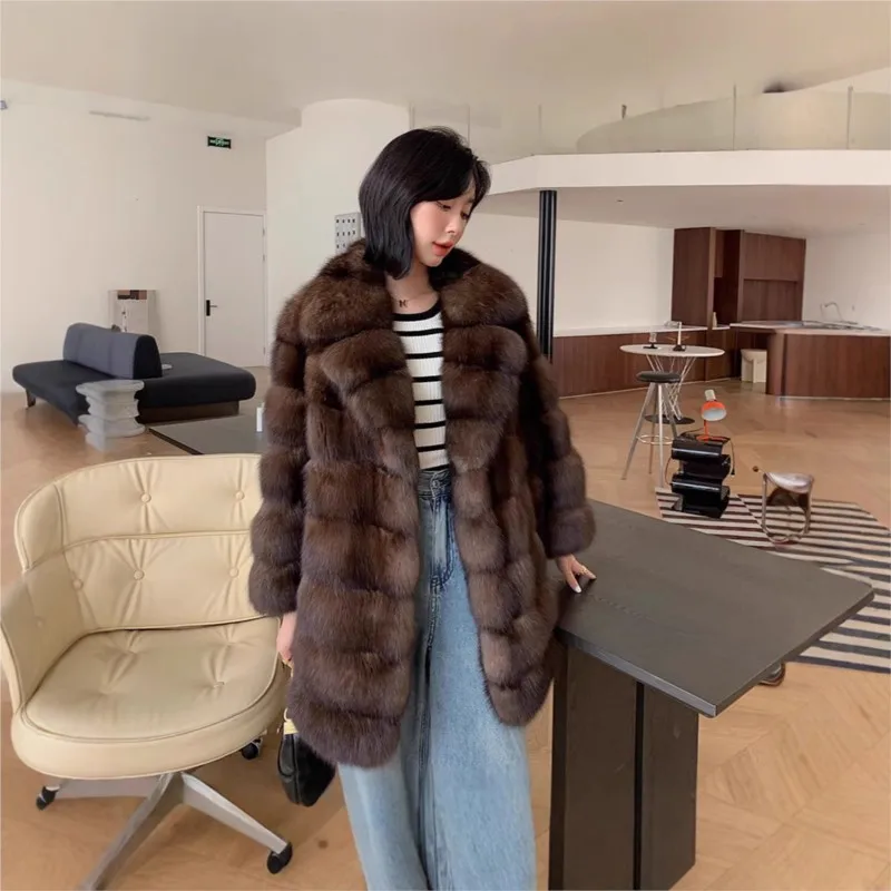 The new hybrid fur coat with a purple suit collar is light luxury for women
