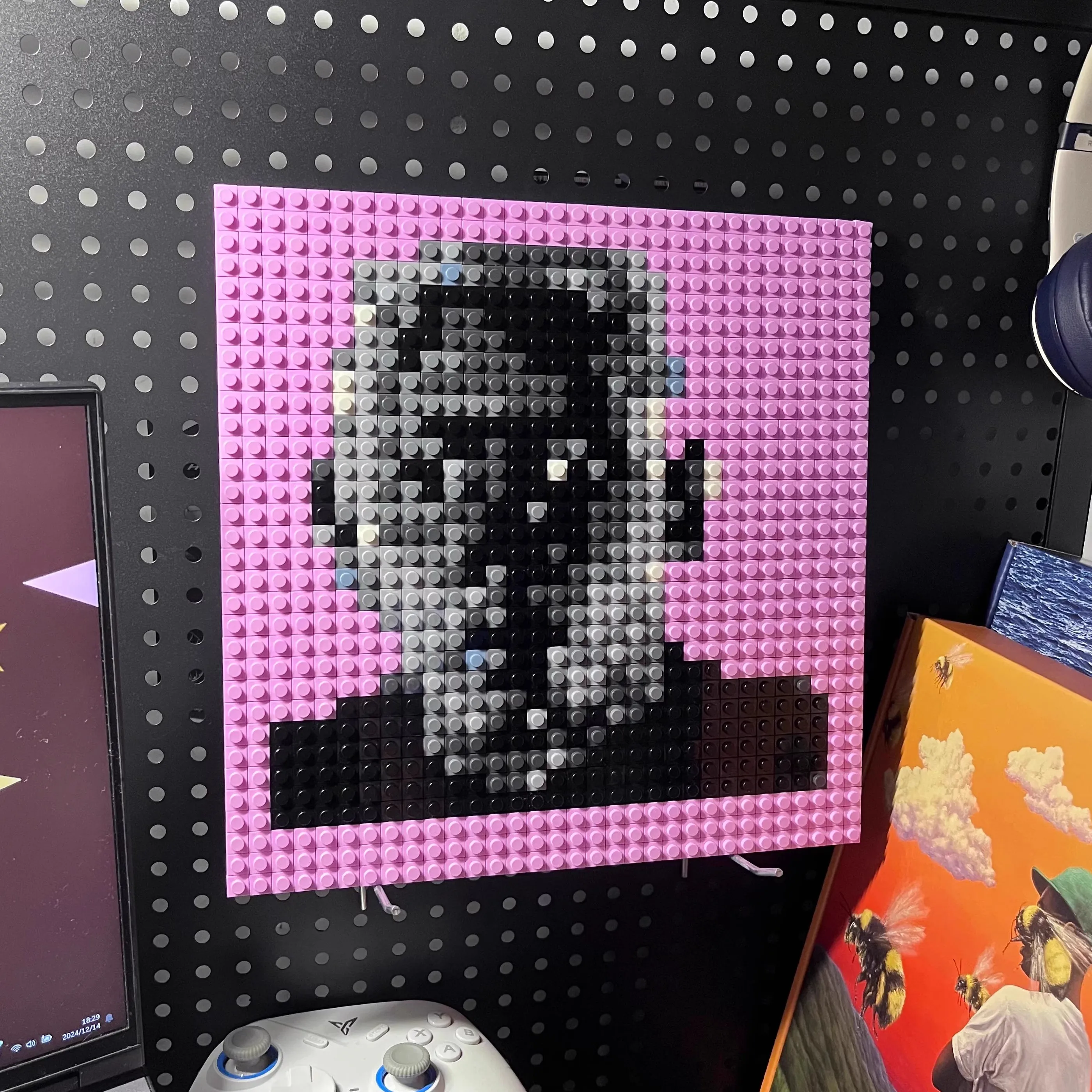 

Rap Tyler The Creator Building Blocks IGOR Album Cover Bricks Toy Cosplay Puzzle 1000+pcs Connection Bricks Set Mural Decoration