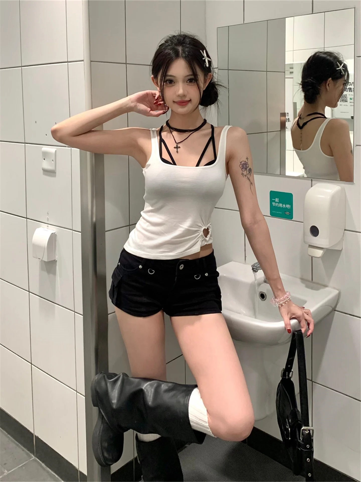 Retro American Low Waist Black Denim Shorts Women's Summer Slimming Design Sensation Millennium Spicy Girl Tight Hot Pants