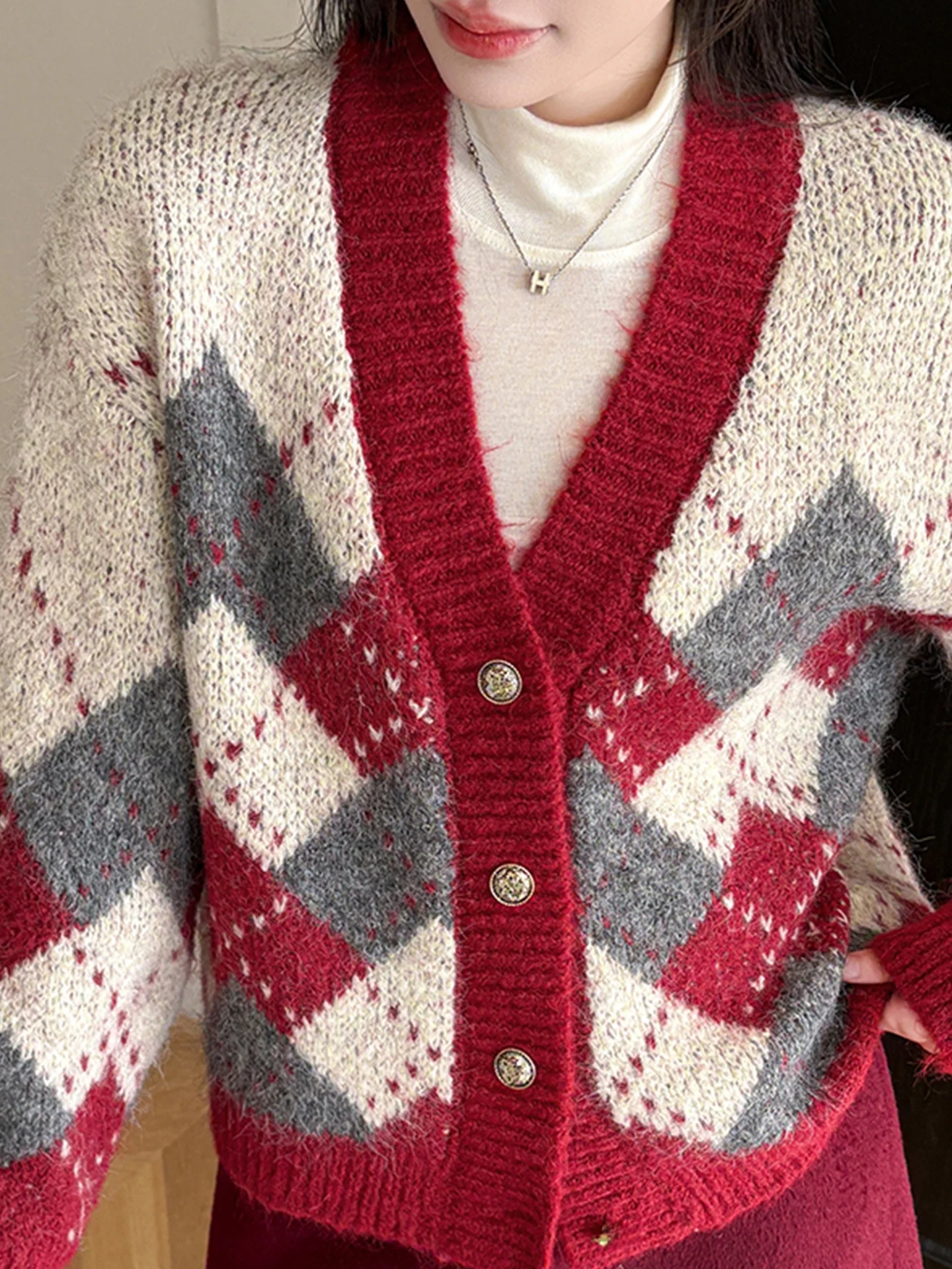 

Рекомендовано Эмили Клуд: Красный вязаный свитер-пальто Aosphere Diamond для женщин, осенне-зимний, утепленный, с длинными рукавами, V-образным вырезом...