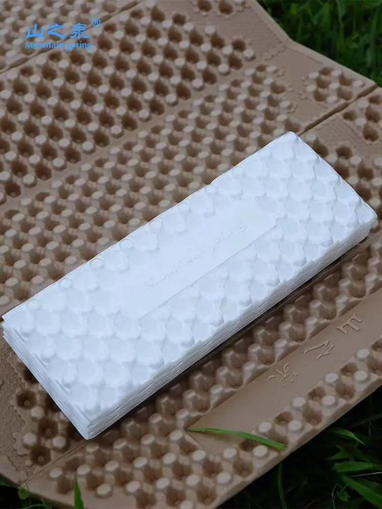وسادة نصف مدمجة من البولي إيثيلين، وسادة نوم سميكة خفيفة للغاية ومريحة لشخص واحد في الهواء الطلق، وسادة مقاومة للرطوبة