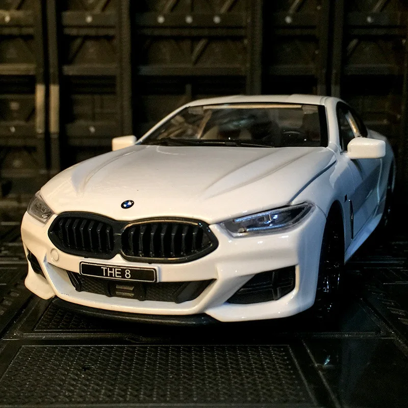 

1:24 модель автомобиля BMW M8 из сплава, Литые и игрушечные автомобили, металлическая Игрушечная модель автомобиля, Коллекционная модель со звуком и светом, детская игрушка в подарок