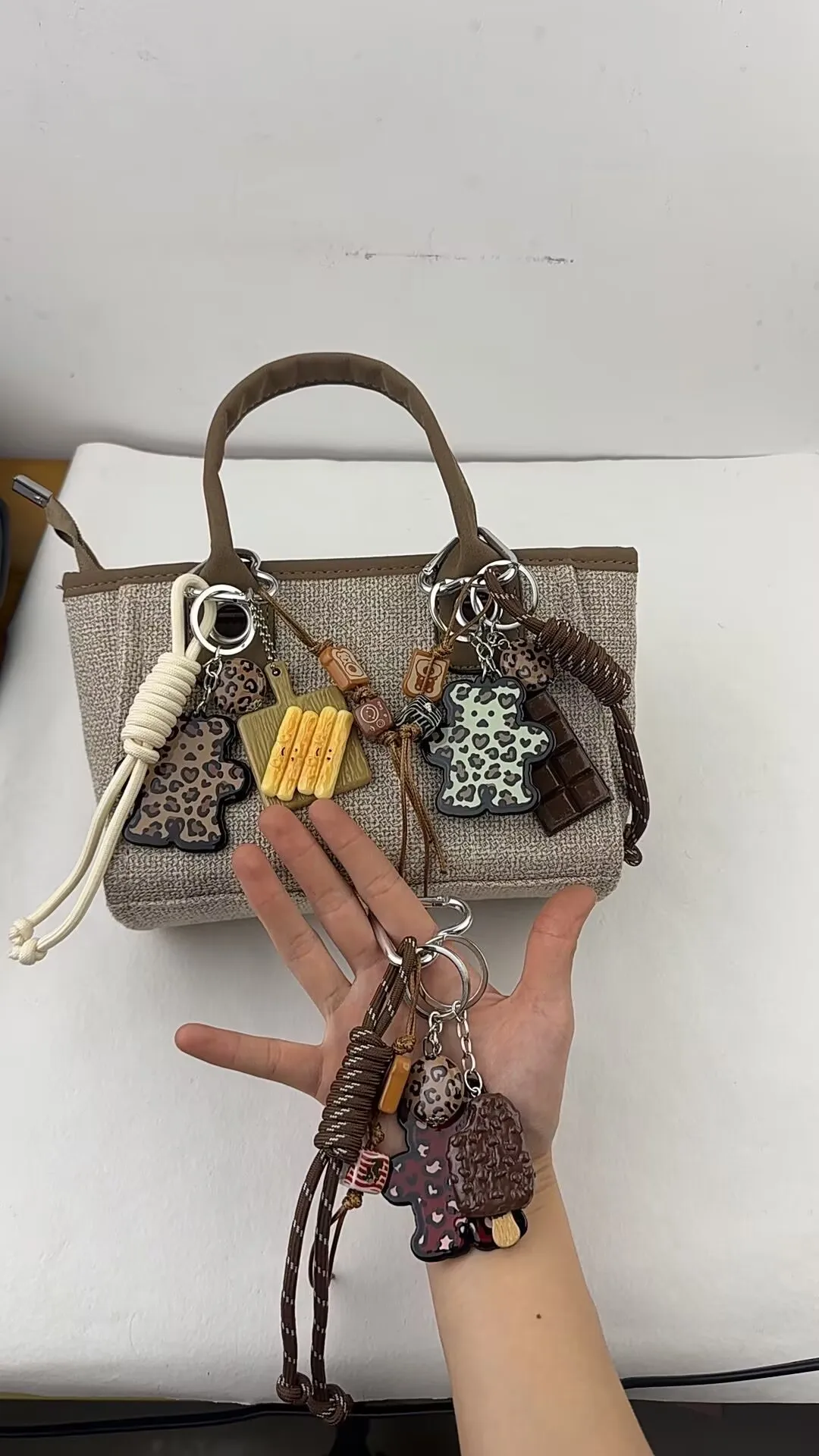 Nuovo prodotto Orsetto Portachiavi gelato cioccolato Patatine fritte Ciondolo Corda intrecciata a mano Decorazione zaino