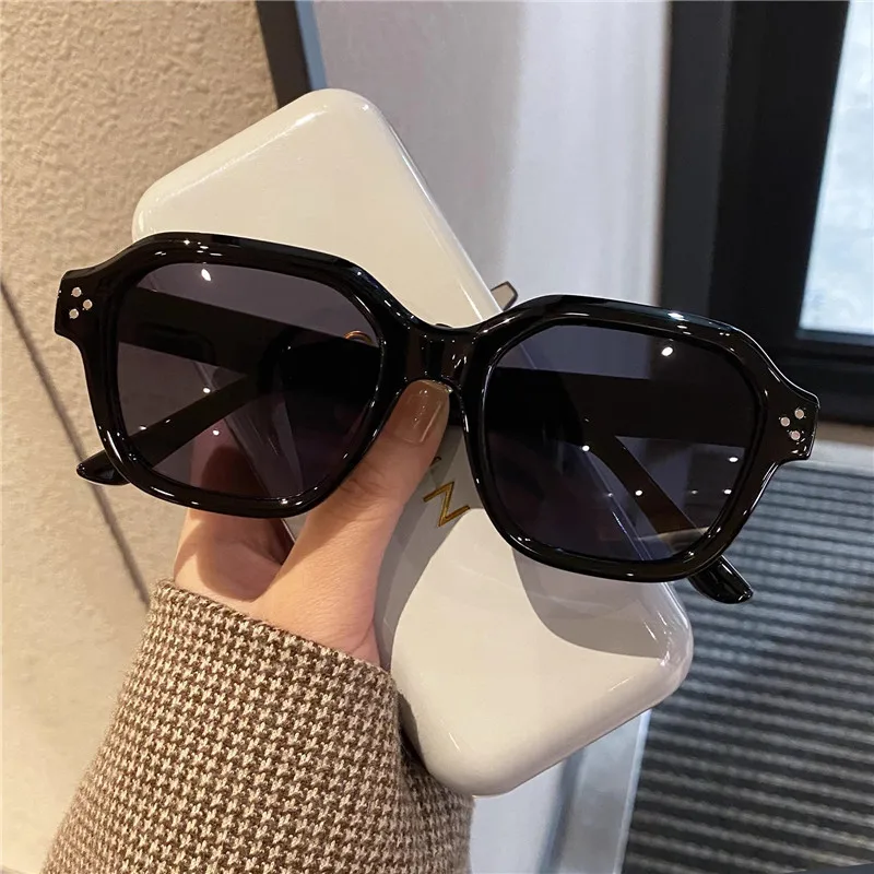 

Retro Oversized Sunglasses Frame Women Trendy Fashionable Stylish Sun Glasses Men Eyewear Accessory Oculos De Sol