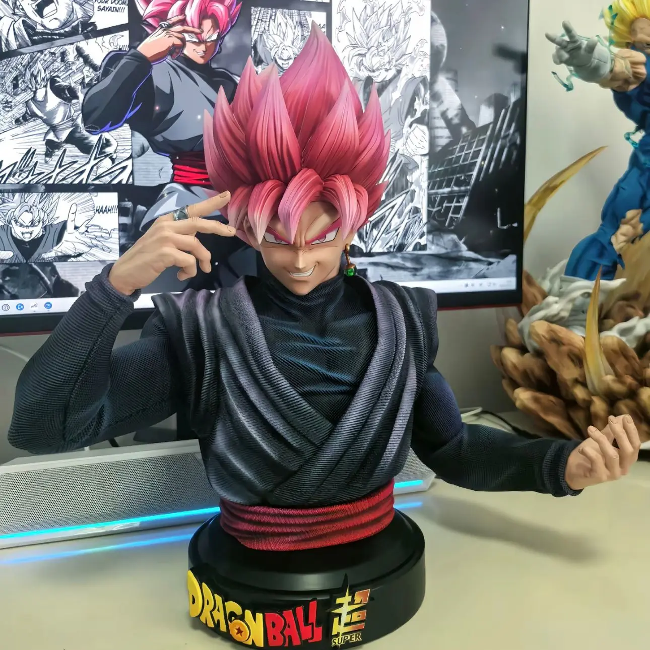 Nuovo 1/2 Dragon Ball Anime Figura Super Saiyan ROSA Perimetro Modello In Resina Avanzata Statua Decorazione Ornamenti Regali di Capodanno Giocattolo
