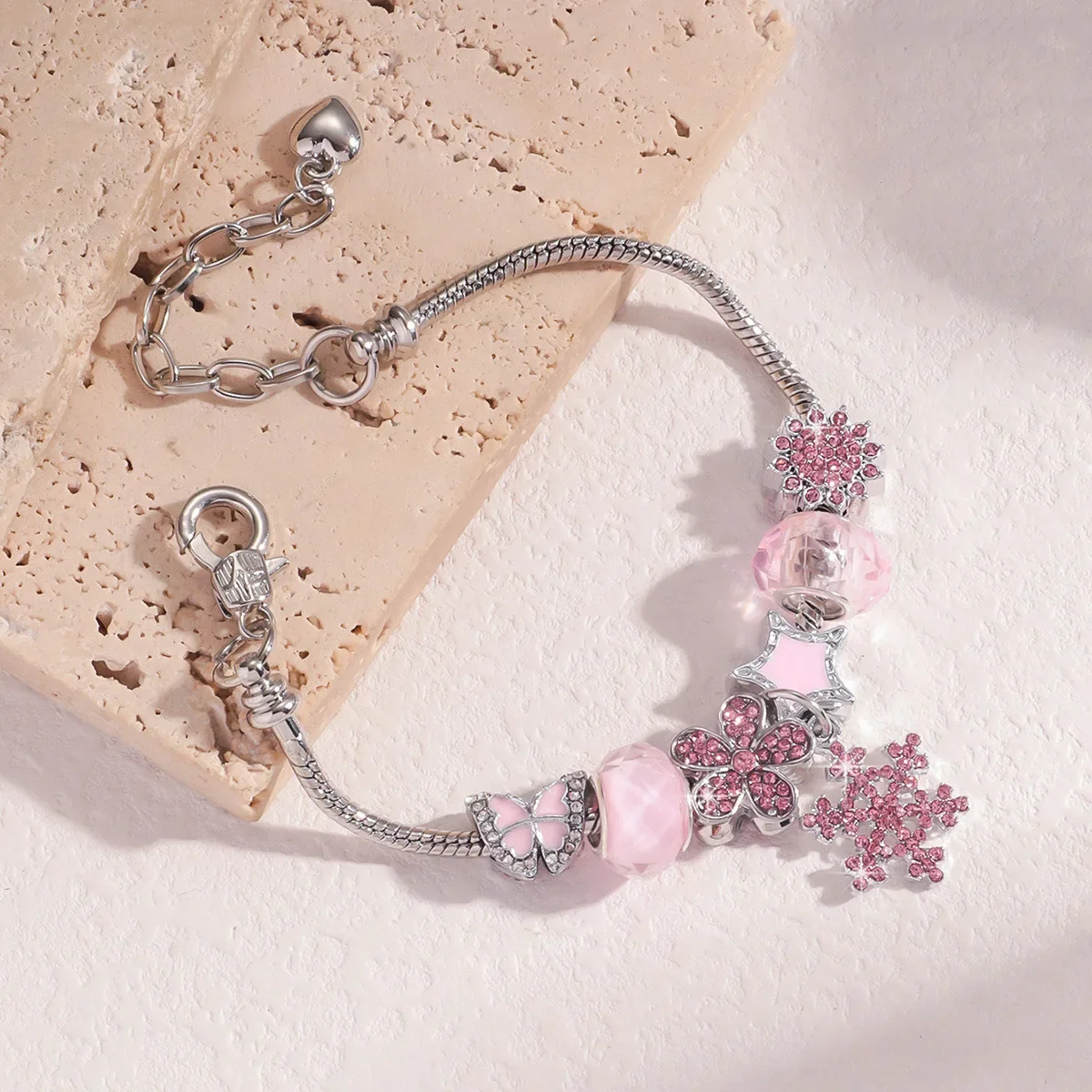 

Fashionable and sweet style pink diamond-studded star-shaped heart-shaped flower snowflake beaded bracelet