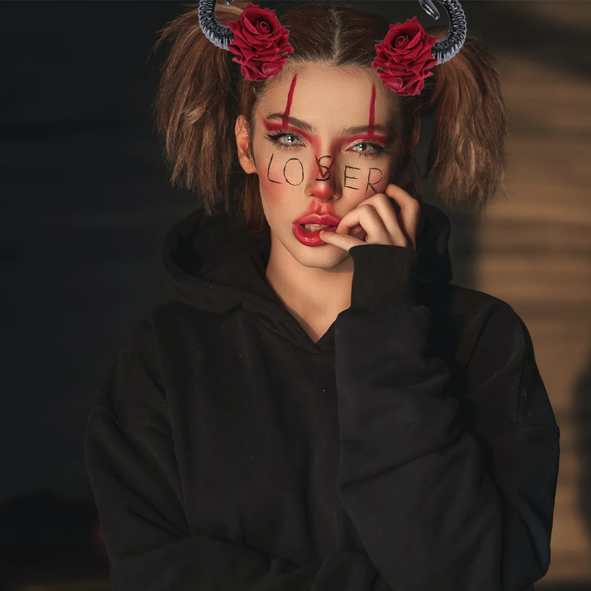 

Пара заколок для волос в виде овечьих рогов с розами, готические, экстравагантные, для фестивалей, косплея, вечеринок, Хэллоуина, свадеб