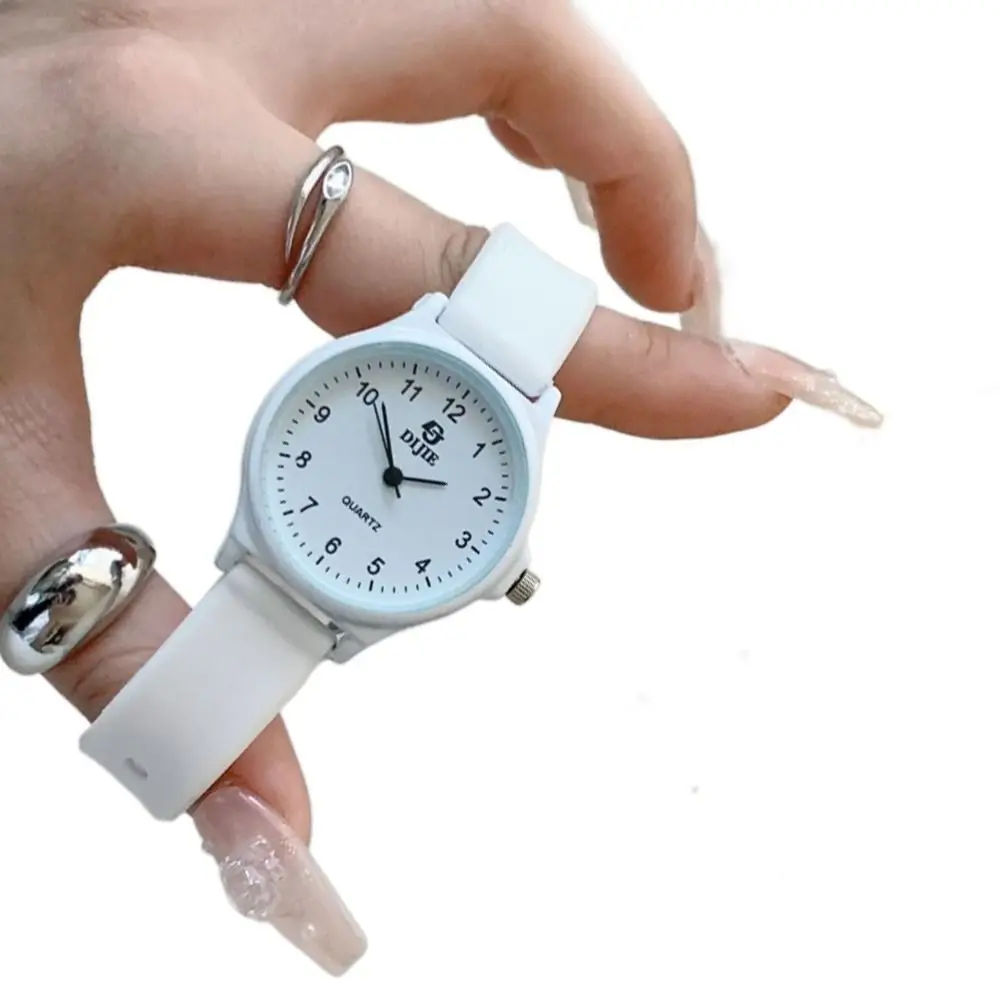 ساعة يد عصرية بحزام سيليكون متعددة الألوان كاجوال كوارتز ساعة كوارتز قابلة للتعديل للطالبات والفتيات