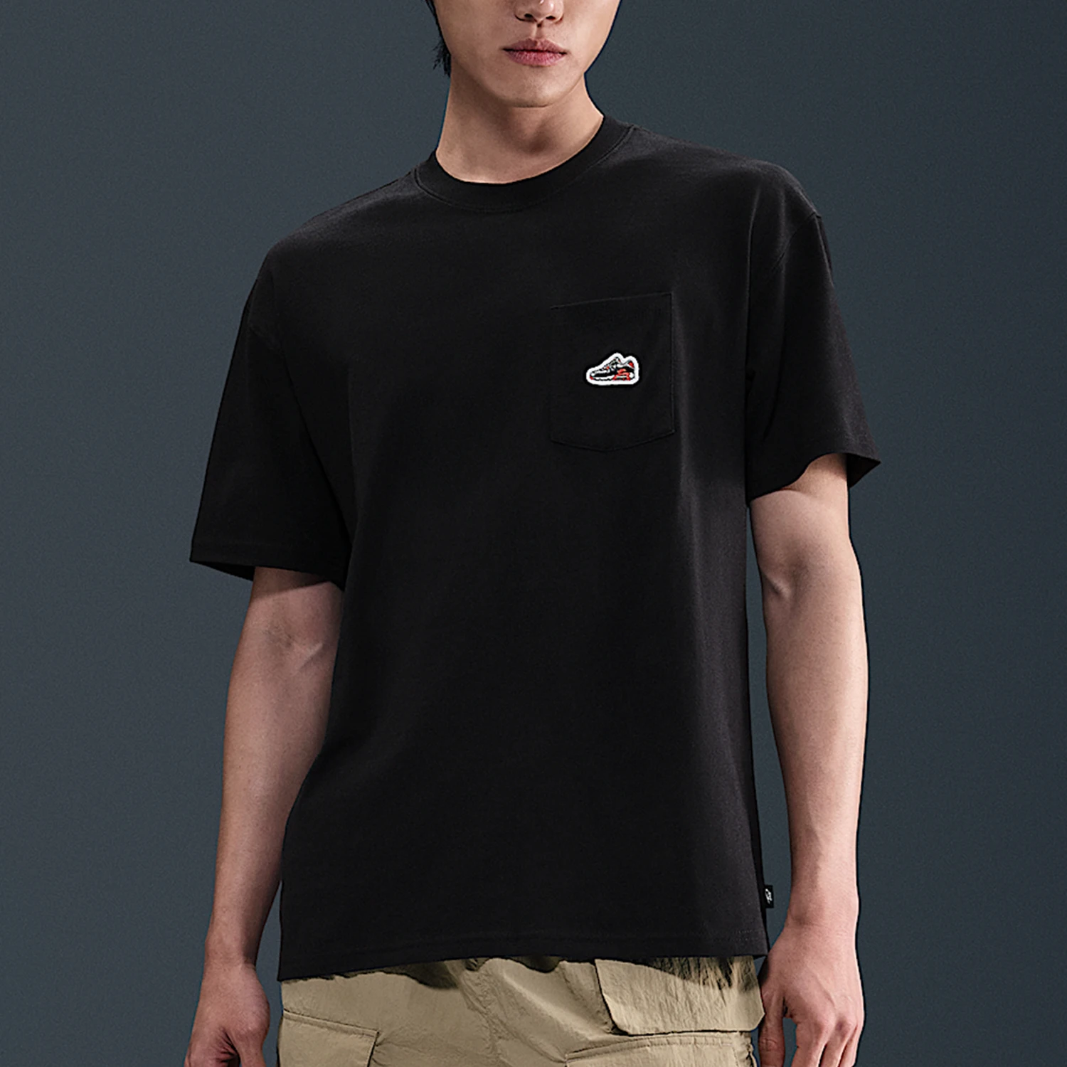 

Оригинальная мужская трикотажная футболка Nike Sportswear с коротким рукавом HQ9243-010