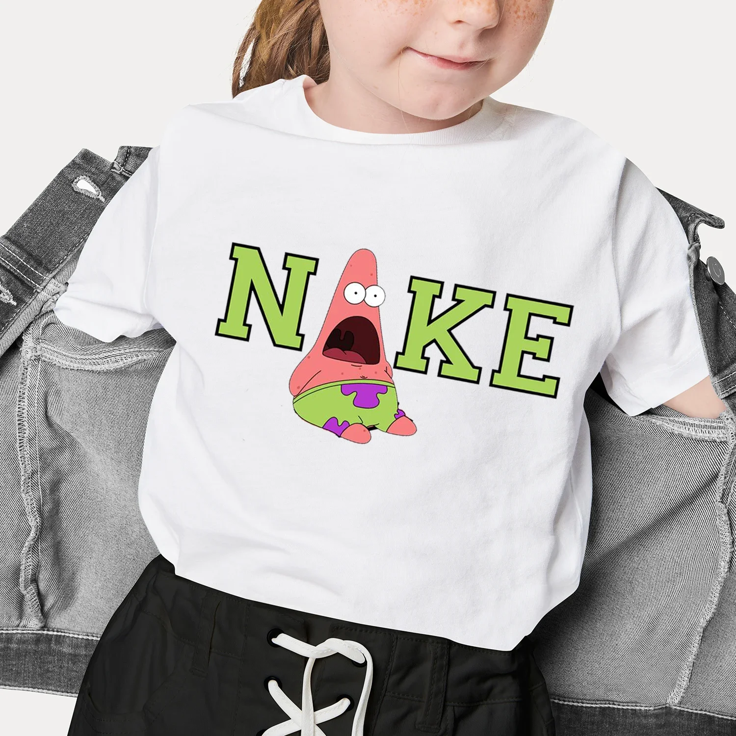 2025 مينيسو جديد 100% قطن كارتون أنيمي باتريك ستار رسالة طباعة تي شيرت موضة ملابس الشارع الشهير تي شيرت للأطفال ملابس علوية