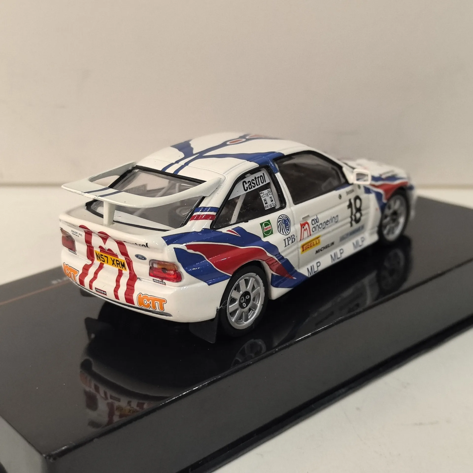 Diecast IXO Scala 1/43 FORD ESCORT RS # 18 1996 Ford Modello di auto in lega Giocattolo da collezione Regalo Souvenir Display Ornamento