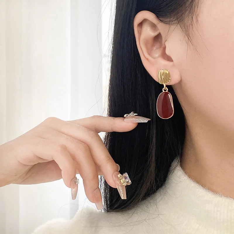 New niche fashion senior European and American wine wine vintage style drop oil earrings oval earrings