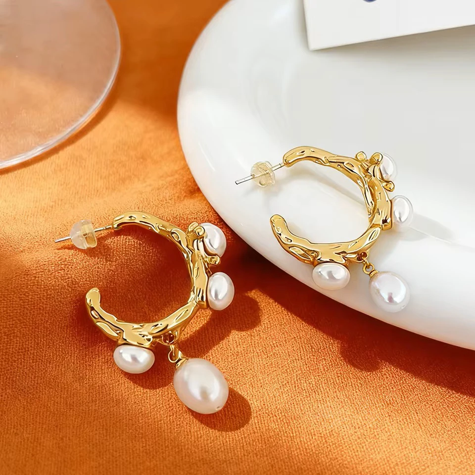 

French Style Light Luxury Exquisite Retro C- Shaped Lava Texture Freshwater Pearl Earrings 925 Silver Pin Earrings Premium Sense