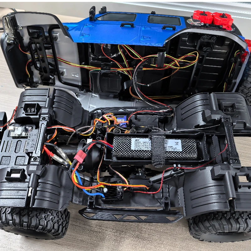 Nuevas actualizaciones 2025 HB R001 Bronco con cabrestante eléctrico 1/10 4WD Control remoto vehículo todoterreno modelo eléctrico RC escalada