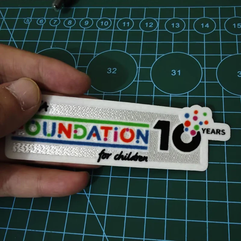 كرة القدم شارات الأساس للأطفال 10 سنوات وصول جديد الحديد على يتدفقون شارات كرة القدم 11.5 سنتيمتر