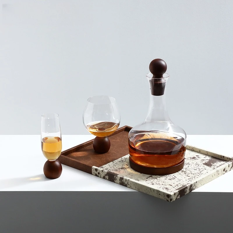 Modern minimalist creativity, glass wine set exhibition hall villa dining table bar table advanced decanter ornament