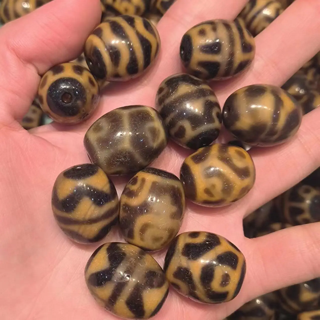 100pcs/lot natural multi-pattern old agate dzi wholesale Handmade beads Rare breeds Weathering lines Yellow teeth Accessories