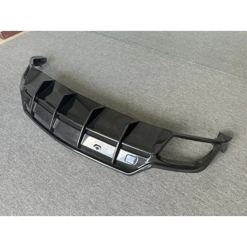 

For Lamborghini URUS S Top Style Carbon Fiber Diffuser Rear Bumper Lip Body Kit