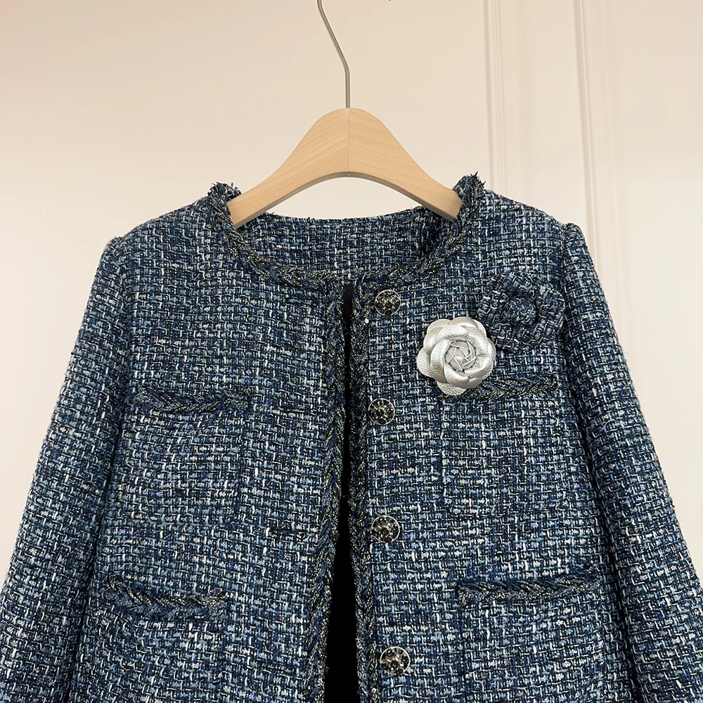 ALPHALMODA 2025 جديد، أزرق وأبيض، سترة قصيرة من التويد، رقبة دائرية، زهرة ثلاثية الأبعاد، مزينة، حافة خام، الجزء العلوي السفلي