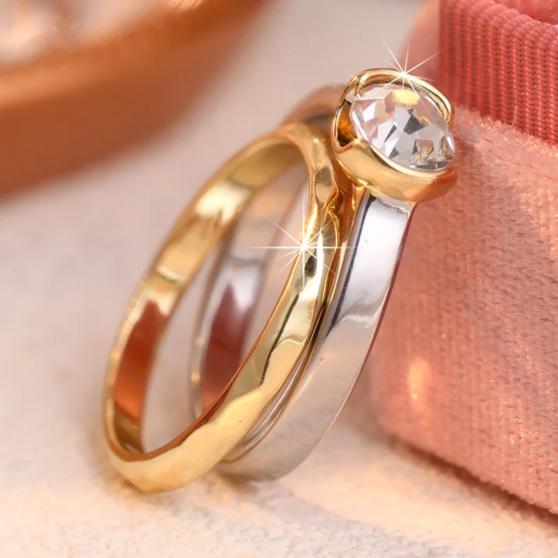 2pcs/set Exquisite Two Tone Hammer Patterned Ring Set Inlay Synthetic Zircon Women's Layered Ring Fashion Luxurious Jewelry