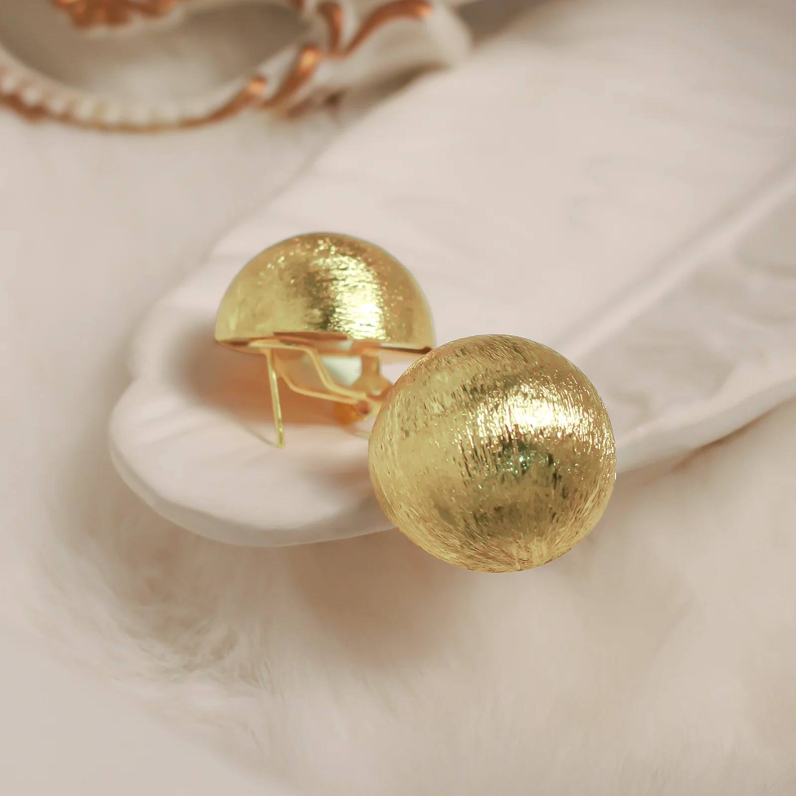 YTJX 18 Karat vergoldete Retro-Runde gebürstete Metall-Damenohrringe, klassische Modeschmuck-Accessoires, Großhandel, Geschenke, 2025 neu – Detail 4