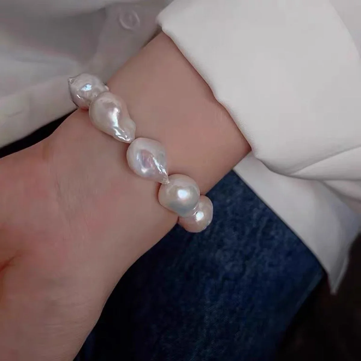 Natural Freshwater Irregular Colorful Bright White Baroque Pearl Bracelet with Elastic Rope That Can Be Adjusted in Size Freely