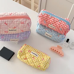 Floral Patterned Medium-sized Cosmetic Bag For Skincare Products Portable Travel Organizer Makeup Bag Small items storage bag