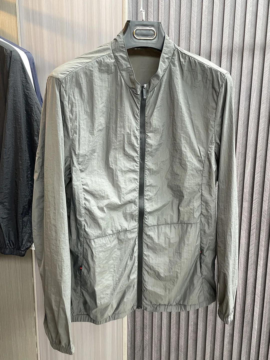 

Сверхлегкий дышащий тихосохнущий воротник-стойка, мужская модная повседневная цветная базовая одежда для защиты от солнца