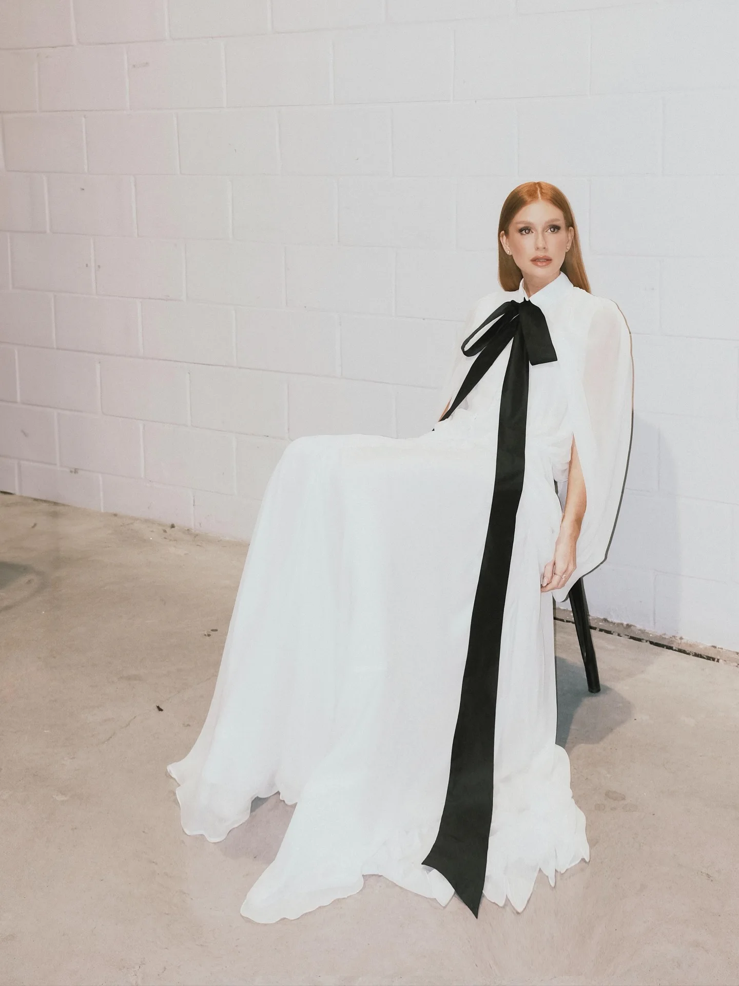 فساتين سهرة شيفون بيضاء ساحرة مع دانتيل أسود تصميم فريد من نوعه فستان عروس من الحرير الناعم 2026 فستان مخصص لحفلات الزفاف #5