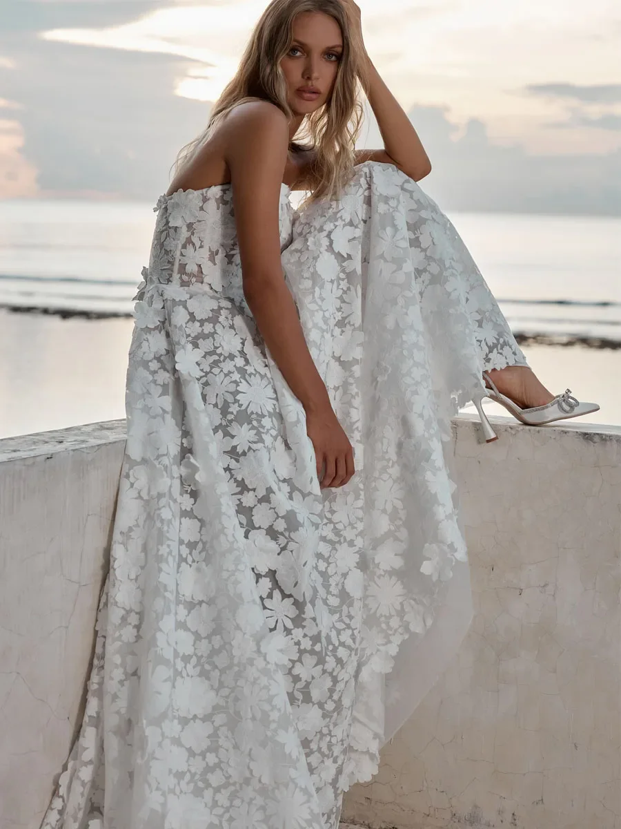 Customized Strapless Wedding Dress Featuring Stunning Lace Appliques and Floral A-Line Silhouette Bridal Dress Vestidos De Novia