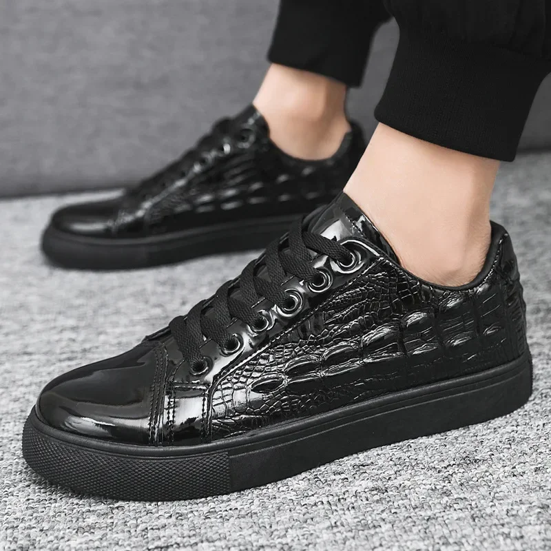 Crocodile Print Man Casual Shoes Men\'s Sneakers Patent Leather Vulcanized Shoes Luxury Korean Style Shoes for Men Erkek Ayakkabı