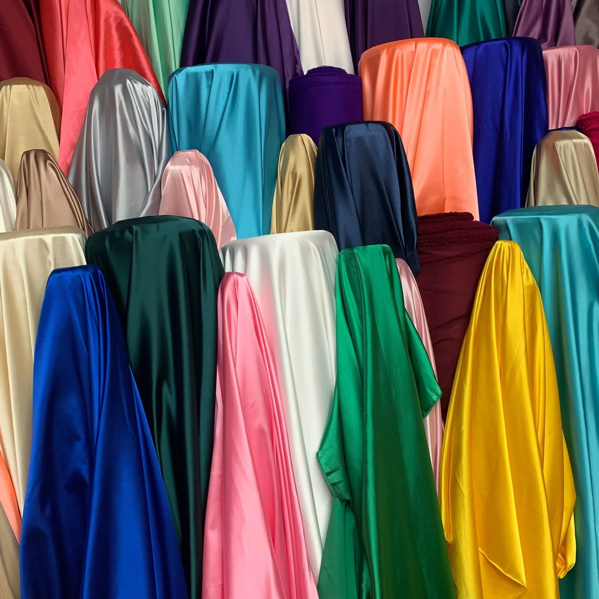 Tela de satén de seda sintética brillante y elástica, material de satén brillante para vestidos de novia, camisones, pijamas, ropa de casa y forro de prendas.