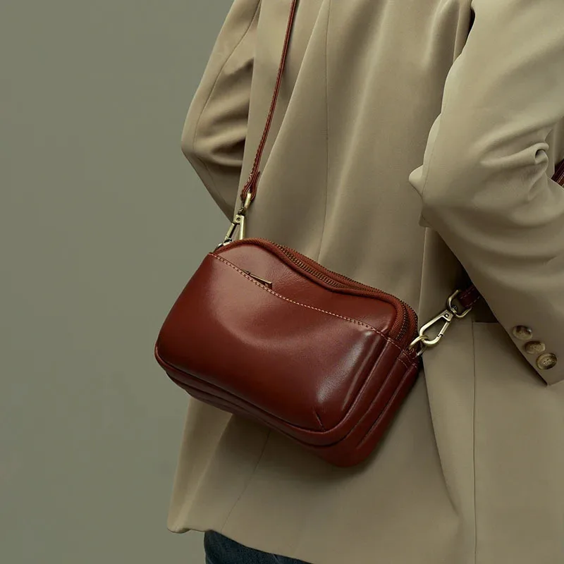2025 New Womens Shoulder Crossbody Bag Wide Strap Simple Fashion Commuter Casual Small Square Bag